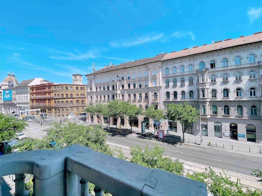 5 Downtown Vintage With Balcony Apartment