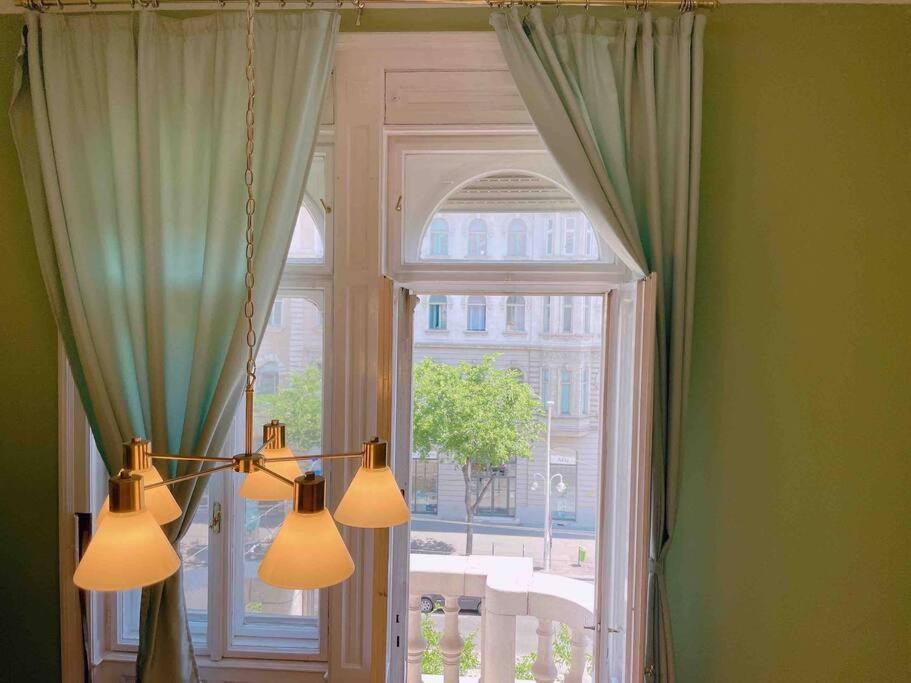 Apartment 5 Downtown Vintage With Balcony Budapest