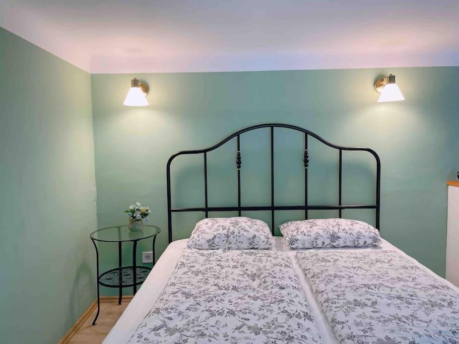 5 Downtown Vintage With Balcony Apartment