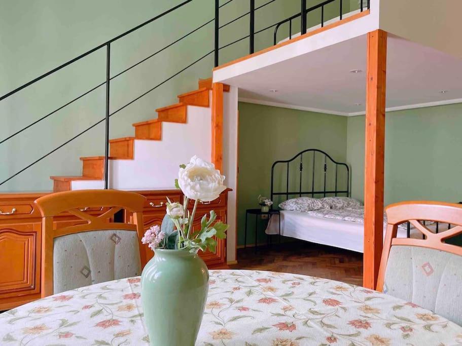 Apartment 5 Downtown Vintage With Balcony *
