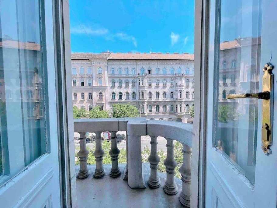 Apartment 5 Downtown Vintage With Balcony Budapest